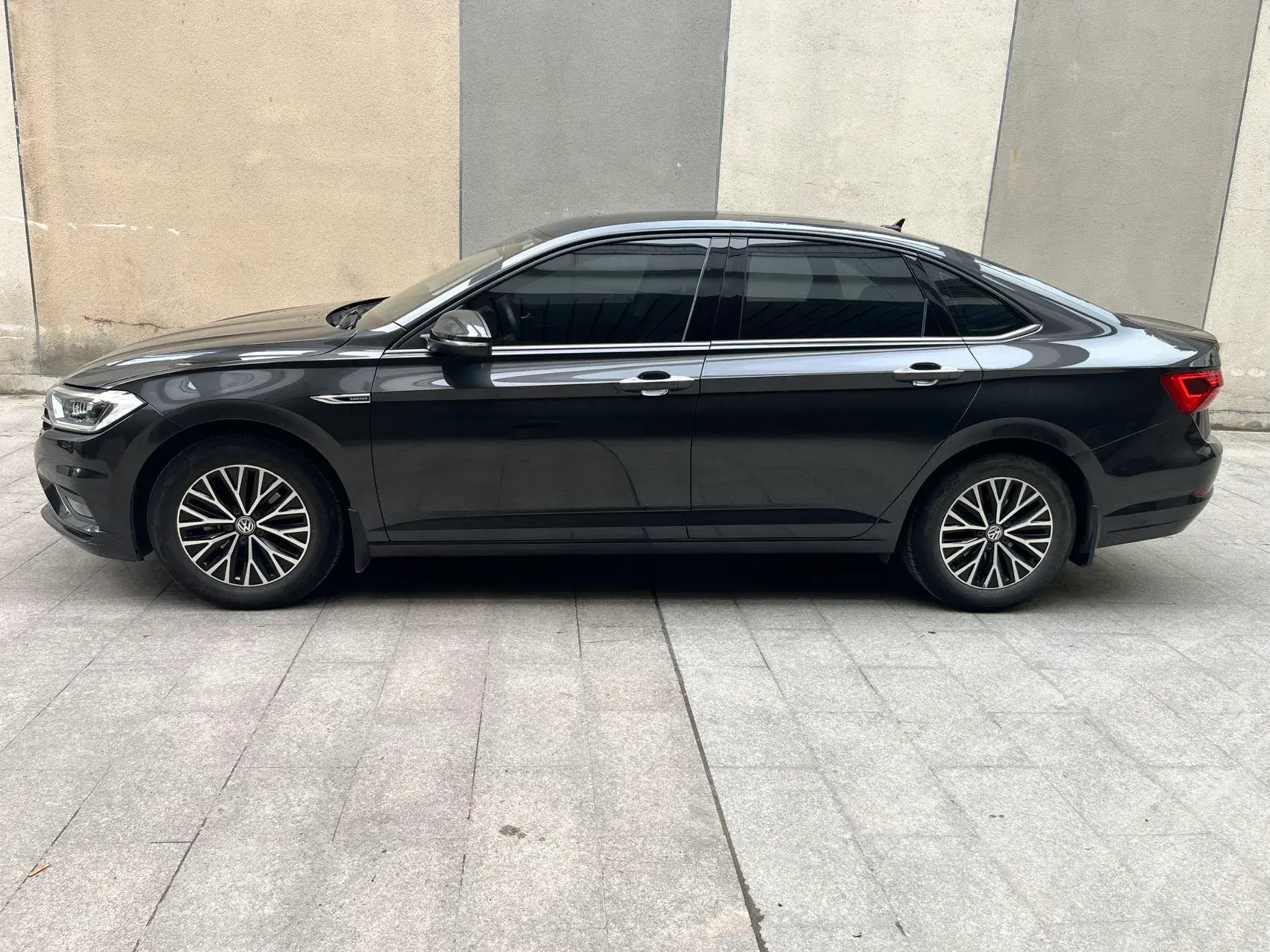 2021 VOLKSWAGEN SAGITAR thumbnail 3