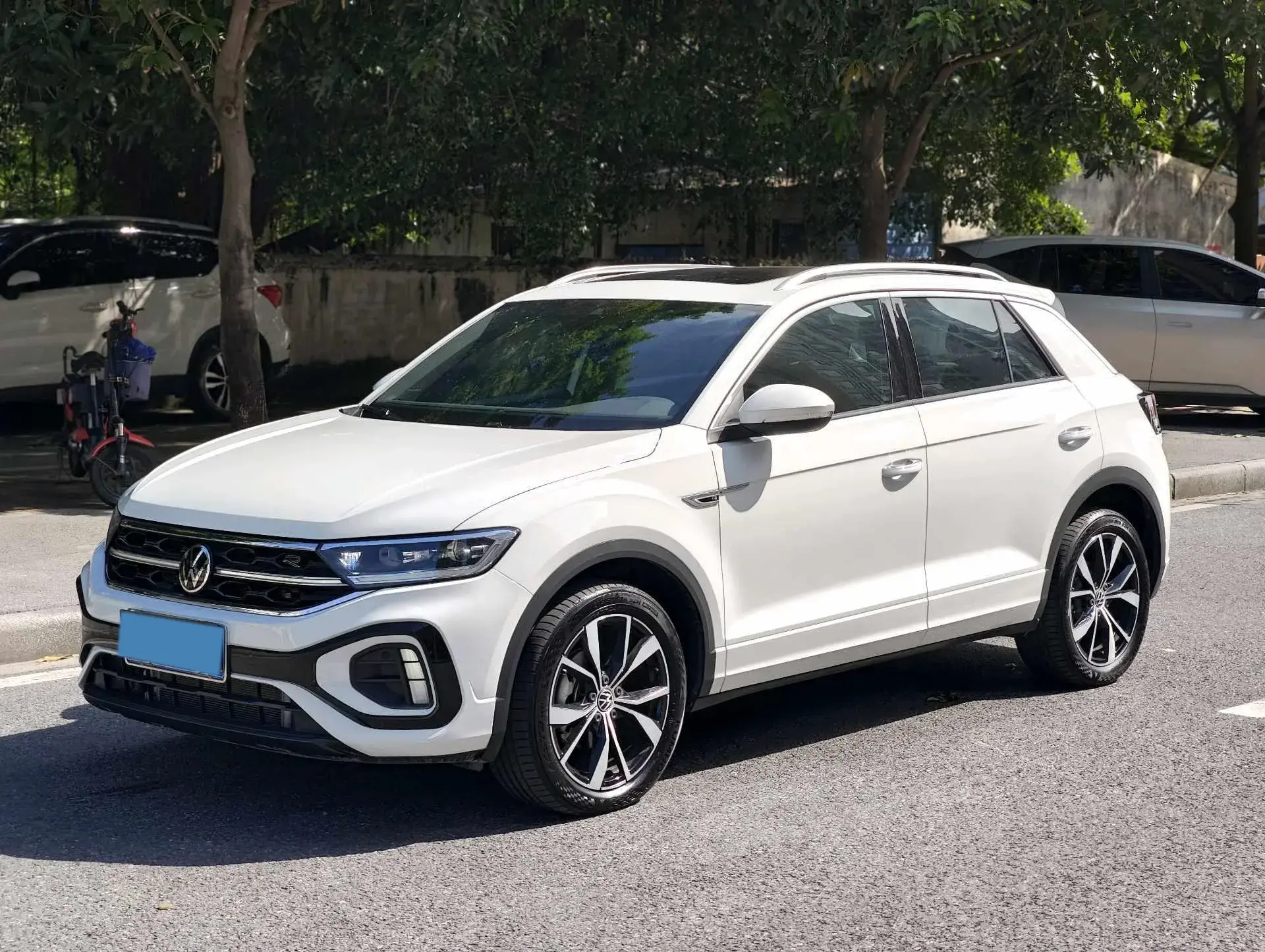 2023 VOLKSWAGEN T-ROC view 1