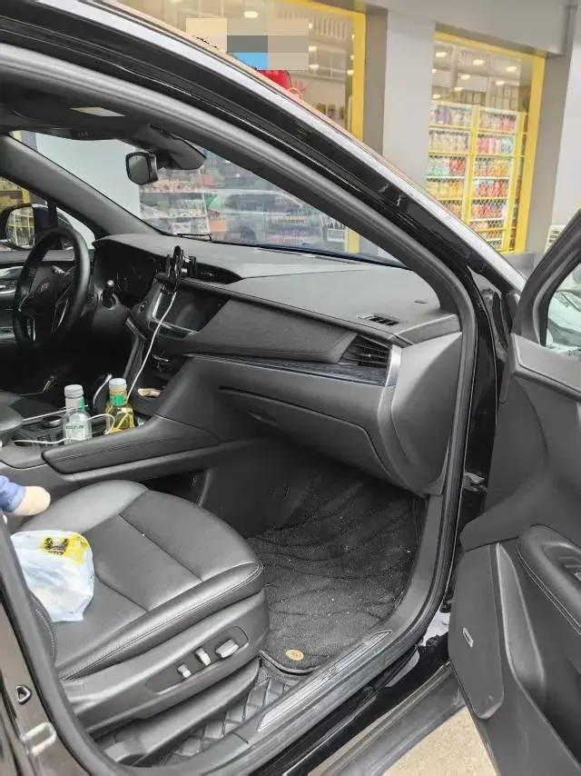 2023 CADILLAC XT5 thumbnail 4