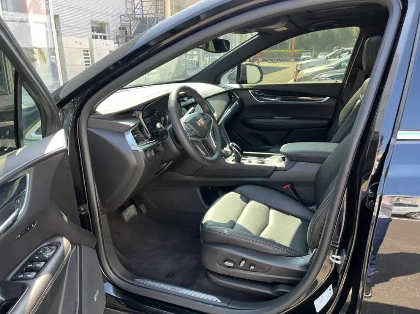 2023 CADILLAC XT5 thumbnail 3