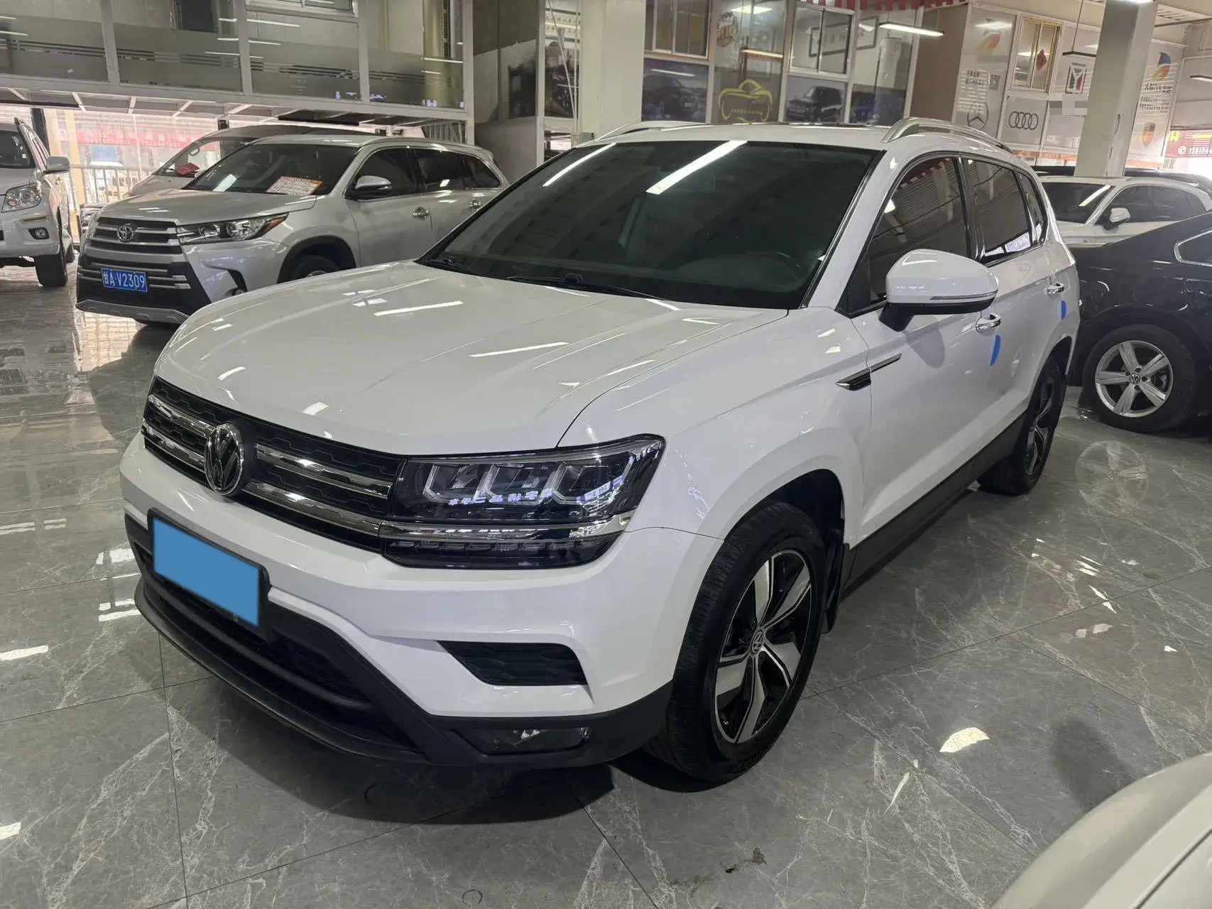 2020 VOLKSWAGEN THARU view 1