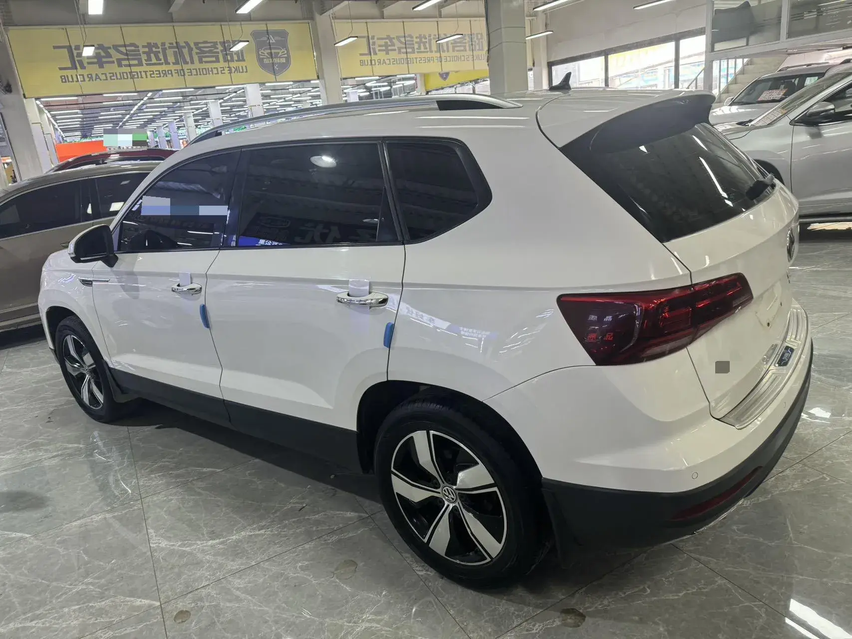 2020 VOLKSWAGEN THARU thumbnail 4