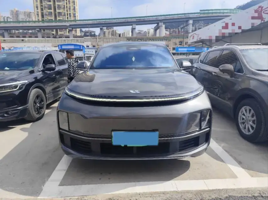 2023 LI L8 thumbnail 3