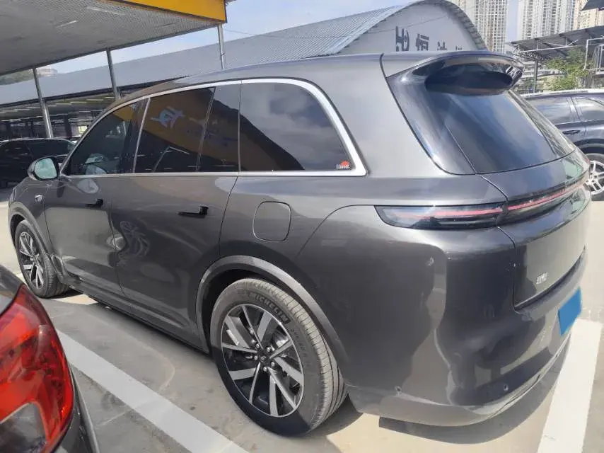 2023 LI L8 thumbnail 4