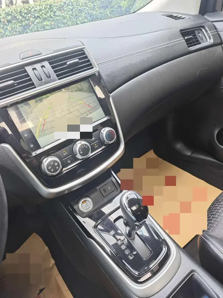 2020 NISSAN TIIDA thumbnail 3