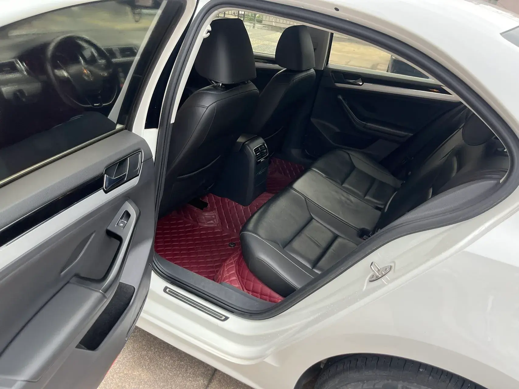 2017 VOLKSWAGEN SAGITAR thumbnail 2