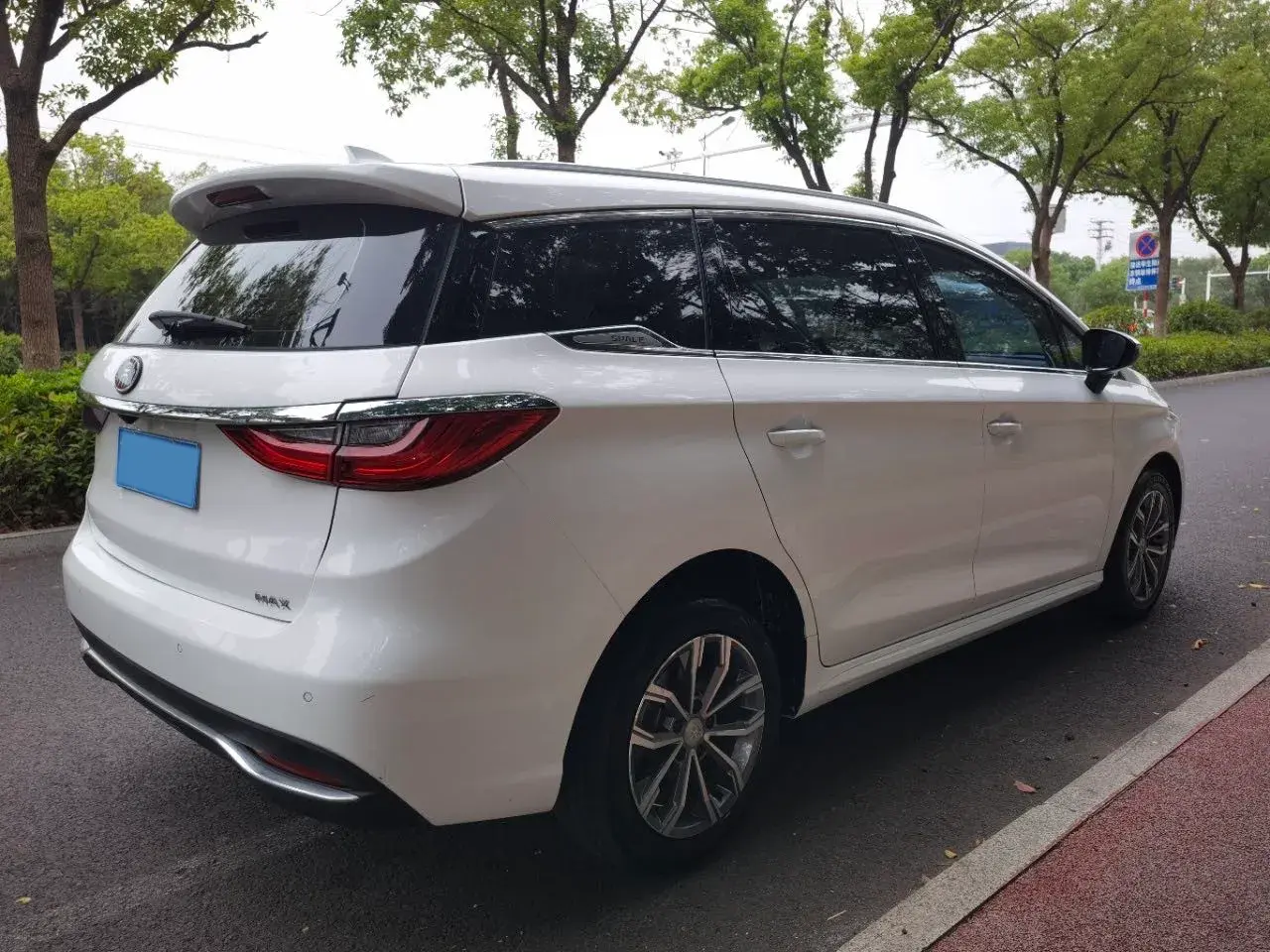 2019 BYD SONG thumbnail 4