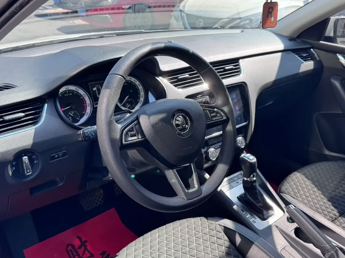 2019 Skoda Octavia 1.2T 116HP L4 7DCT,autocango,china used car exporter,china ev exporter,chinese used car exporter,chinese used ev exporter