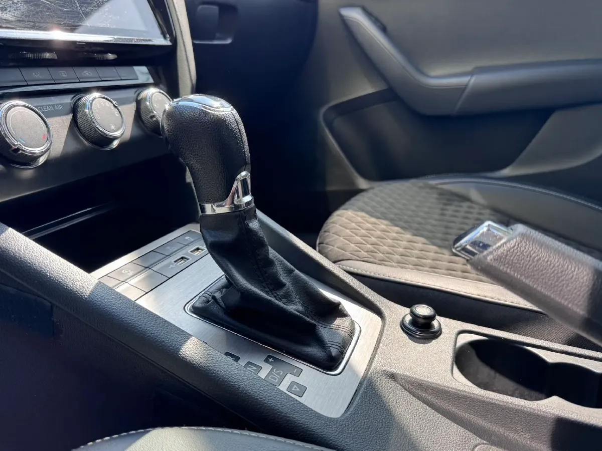 2019 Skoda Octavia 1.2T 116HP L4 7DCT,autocango,china used car exporter,china ev exporter,chinese used car exporter,chinese used ev exporter