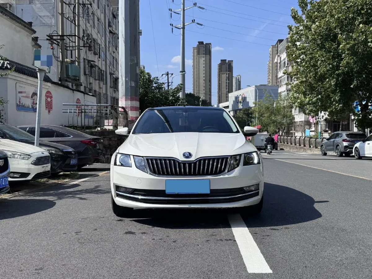 2019 Skoda Octavia 1.2T 116HP L4 7DCT,autocango,china used car exporter,china ev exporter,chinese used car exporter,chinese used ev exporter