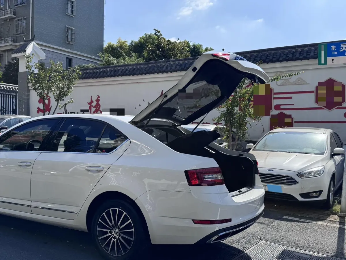 2019 Skoda Octavia 1.2T 116HP L4 7DCT,autocango,china used car exporter,china ev exporter,chinese used car exporter,chinese used ev exporter