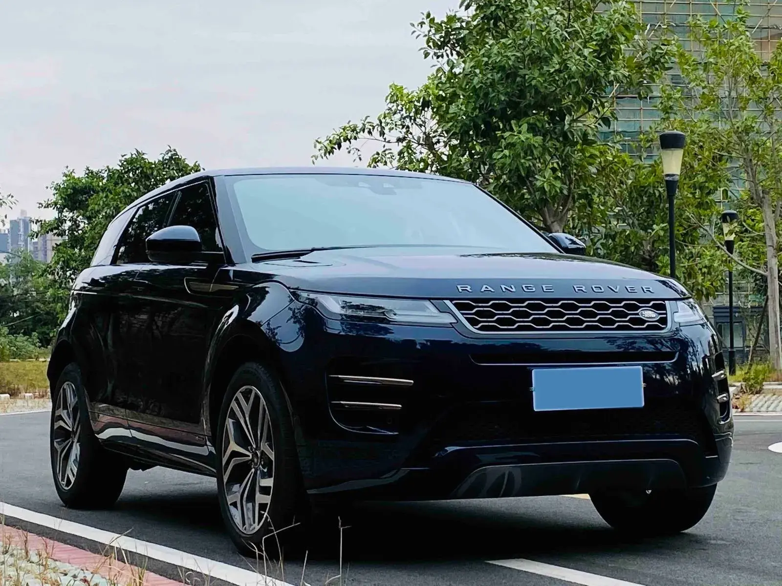 2020 LAND ROVER thumbnail 3