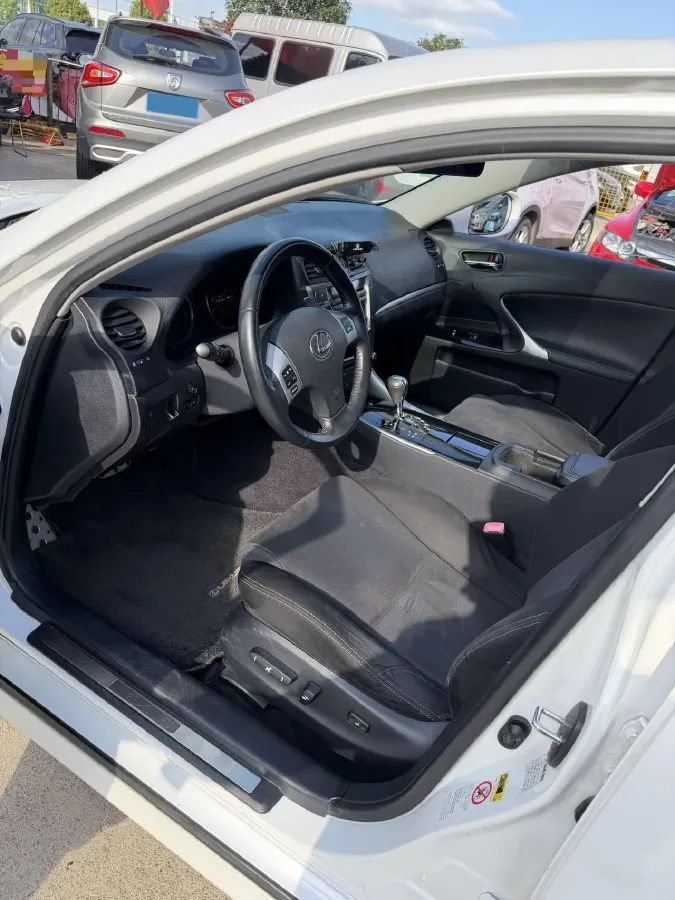 2011 Lexus IS 2.5L 208HP V6 6AT,autocango,china used car exporter,china ev exporter,chinese used car exporter,chinese used ev exporter