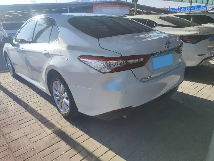 2019 TOYOTA CAMRY thumbnail 3
