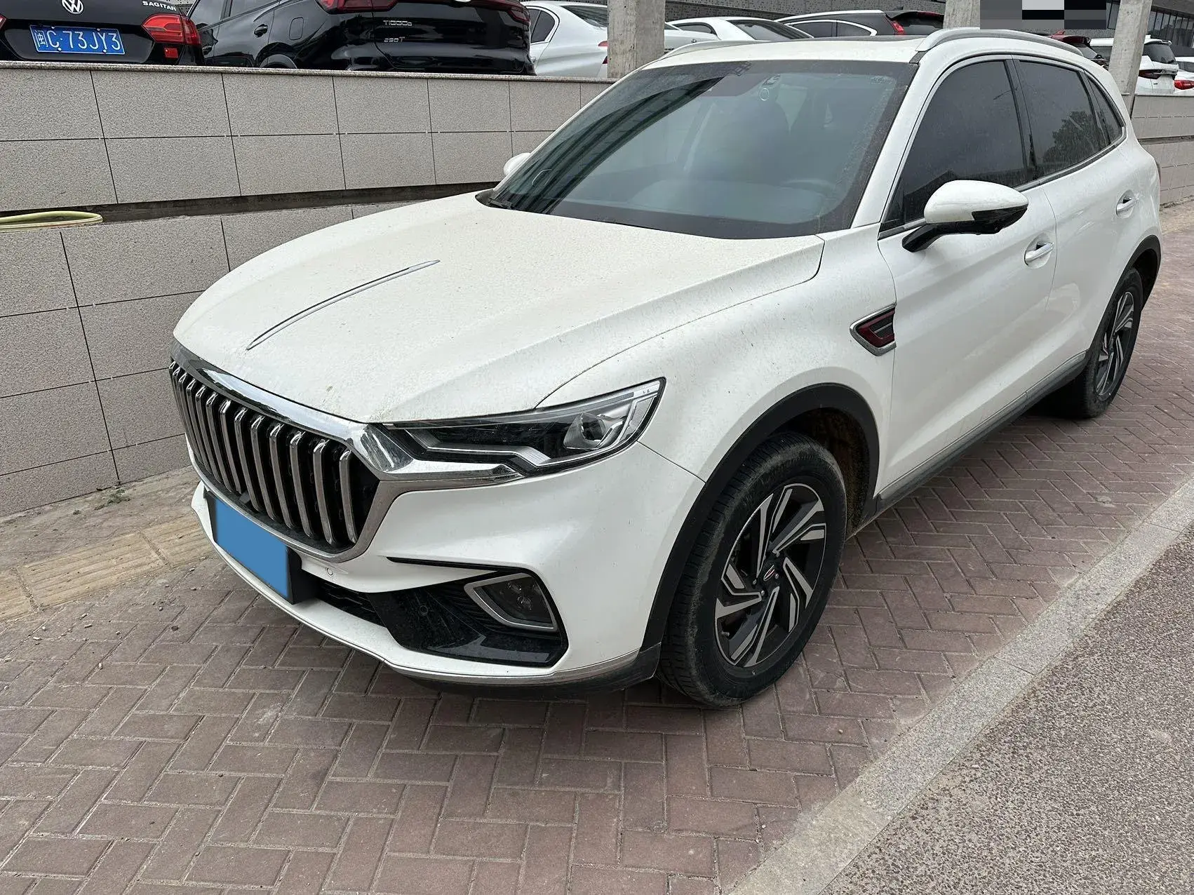 2022 HONGQI HS5 view 1