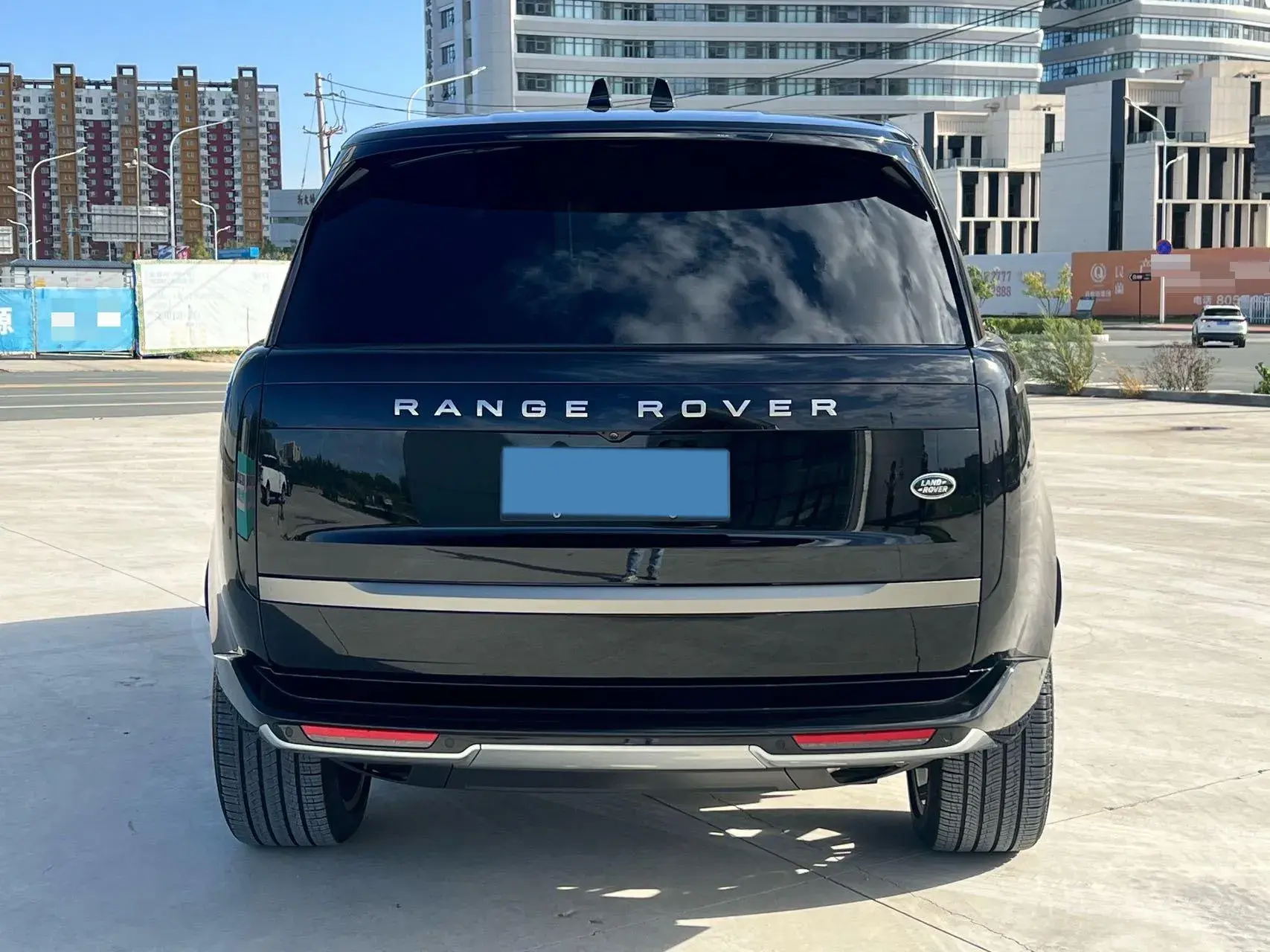 2025 LAND ROVER thumbnail 4