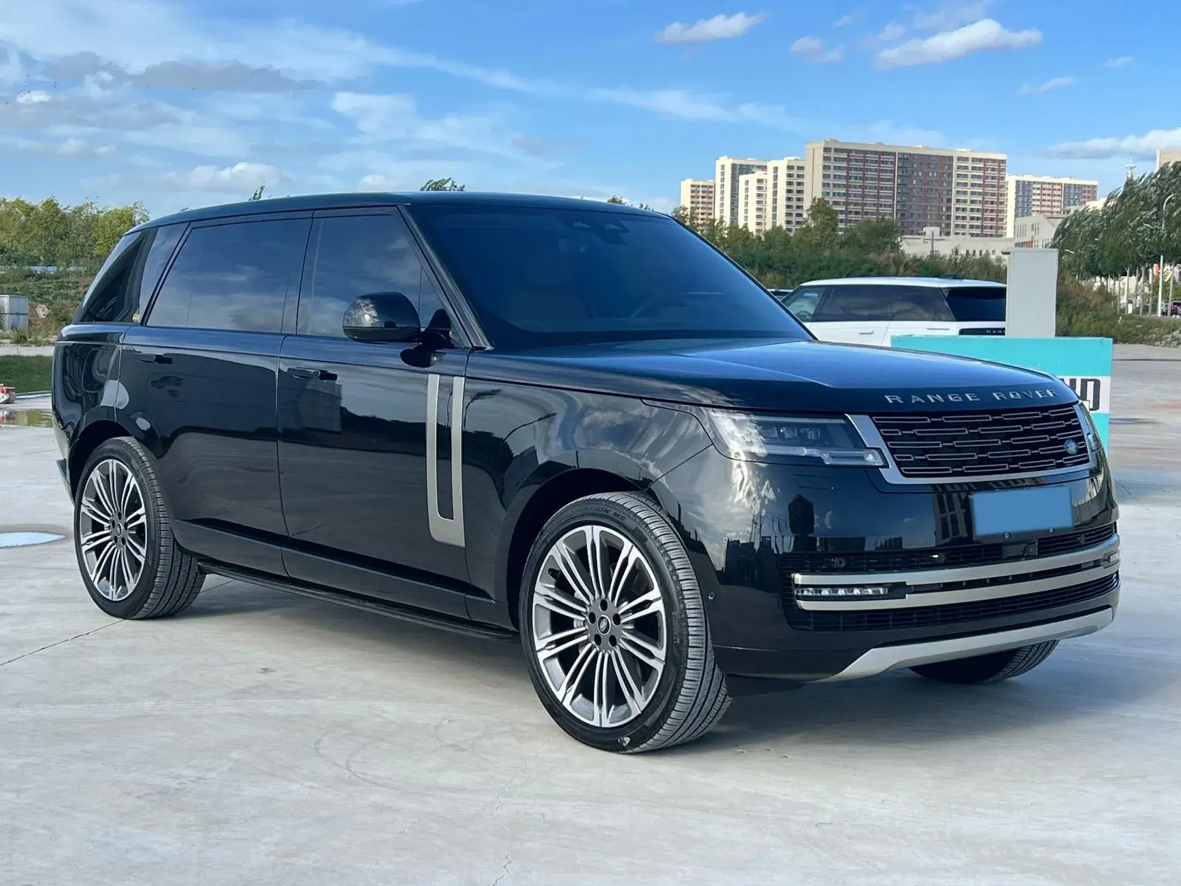 2025 LAND ROVER thumbnail 3