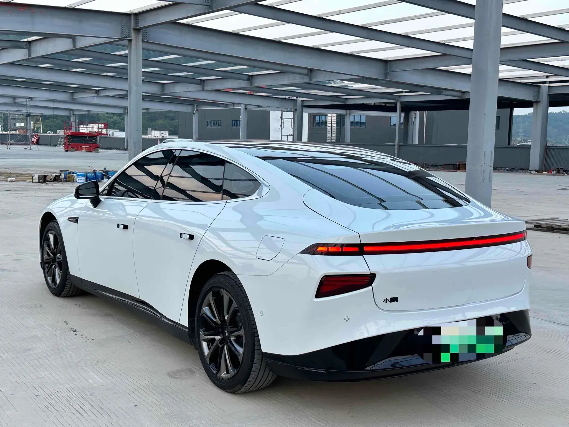 2020 XPENG P7 thumbnail 4