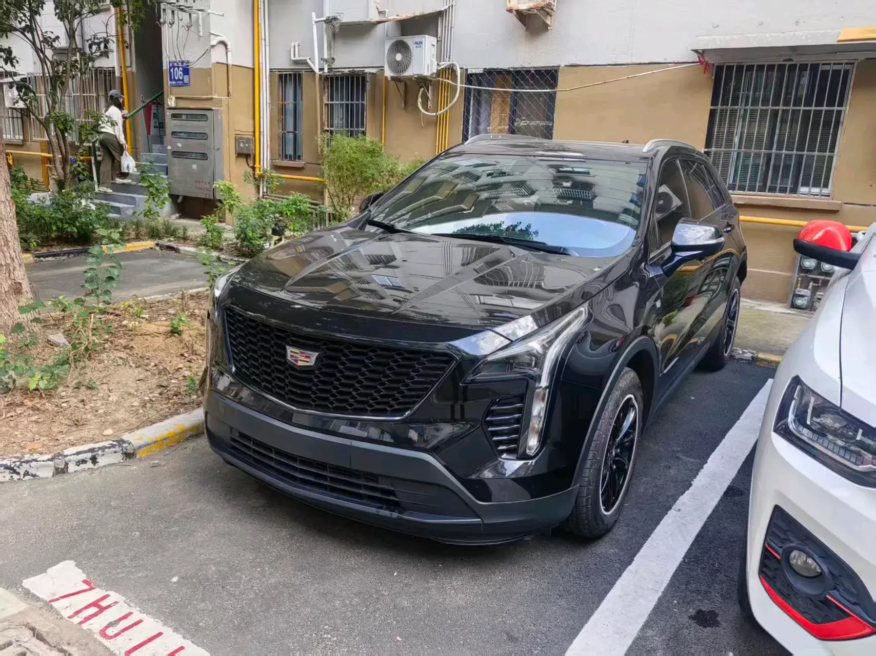 2022 CADILLAC XT4 view 1