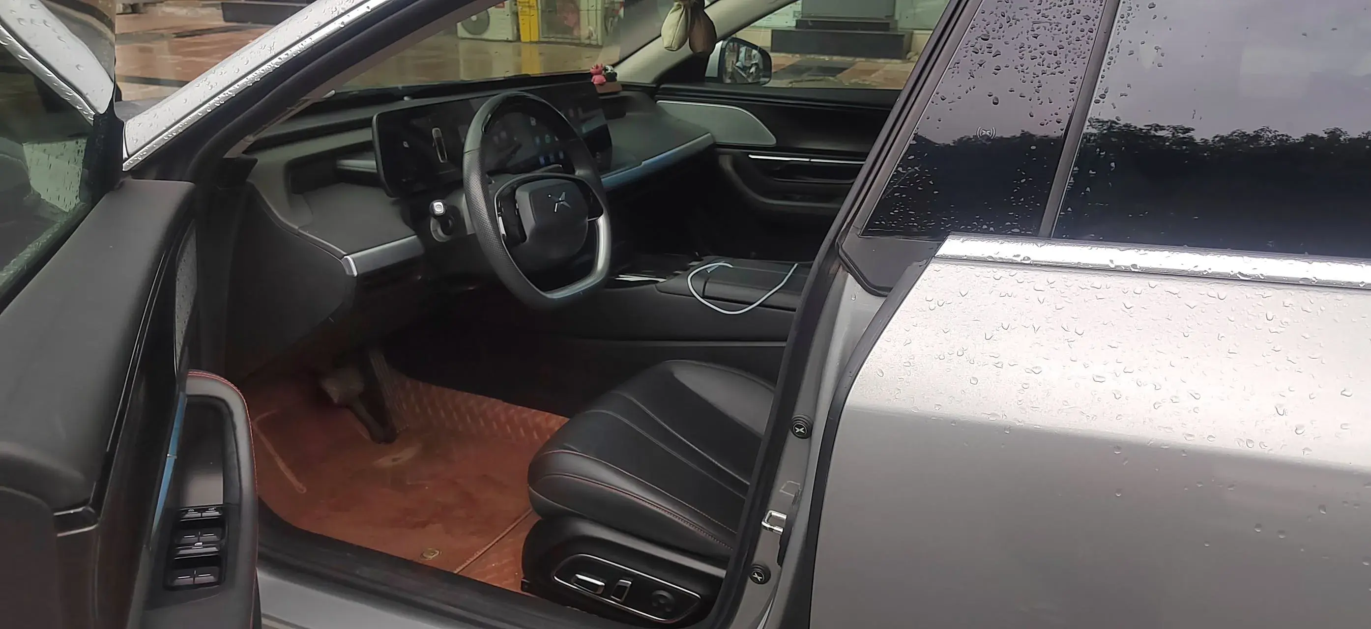 2020 XPENG P7 thumbnail 3