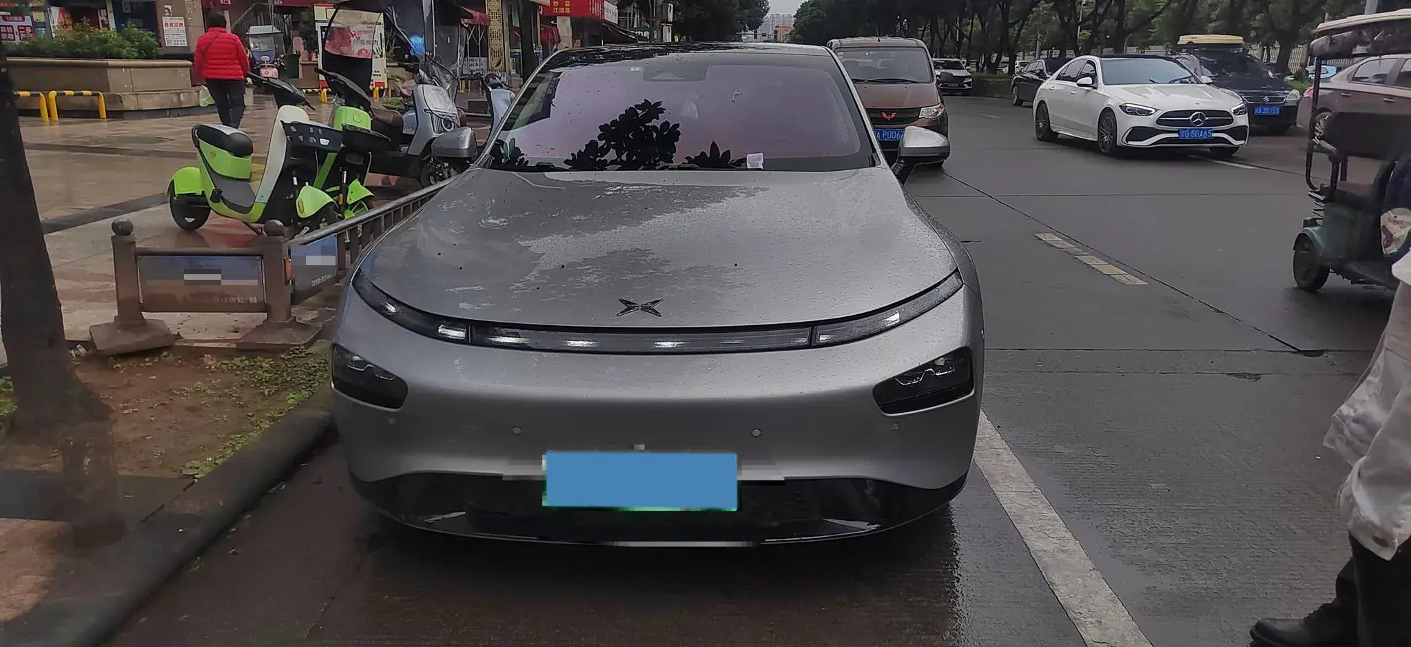 2020 XPENG P7 thumbnail 2