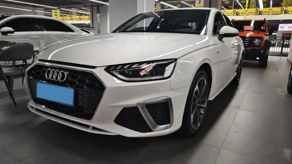 2022 AUDI A4L view 1