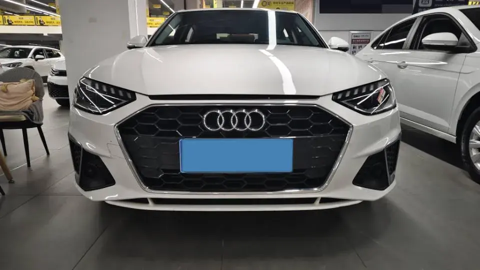 2022 AUDI A4L thumbnail 2