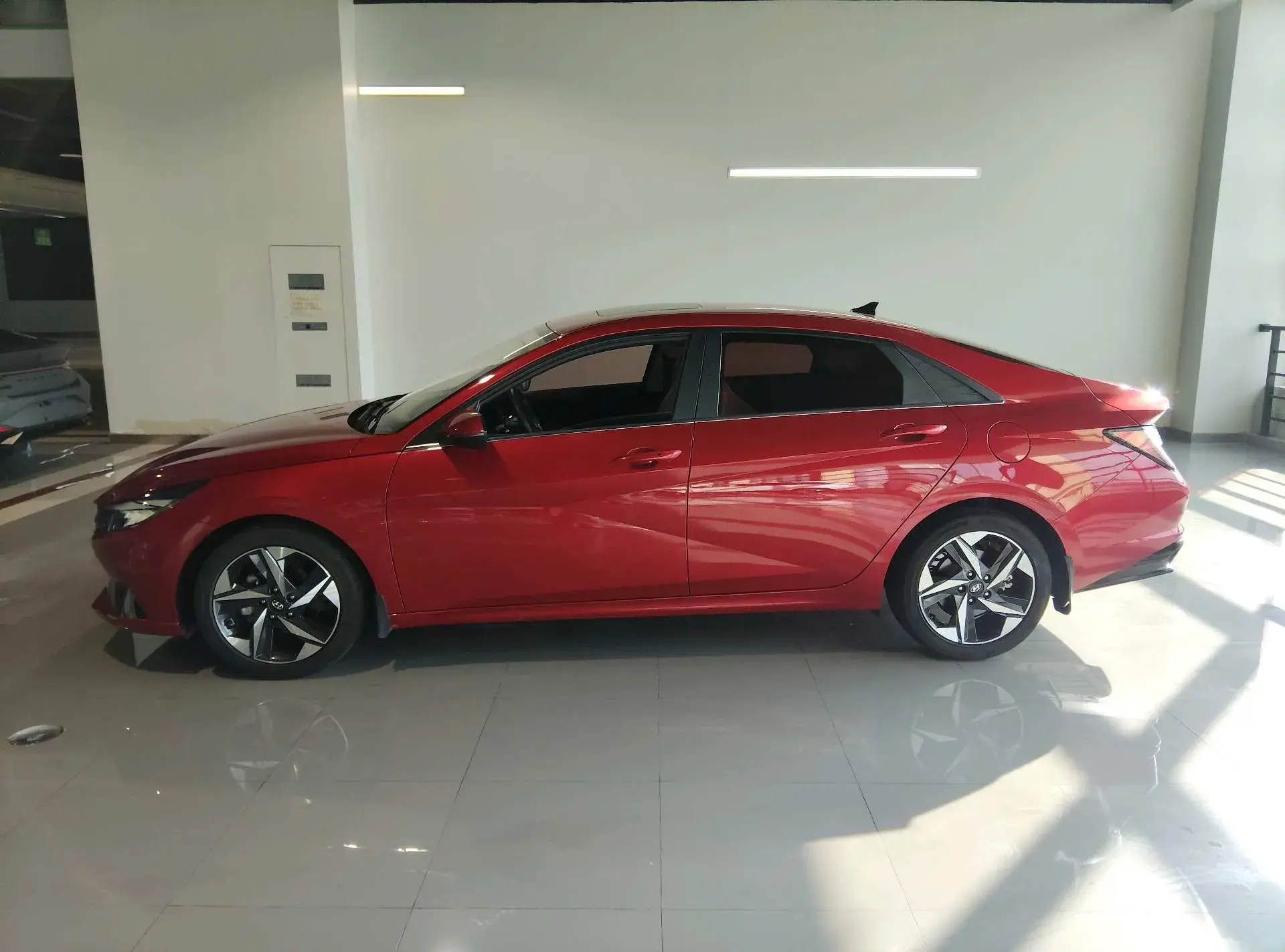 2022 HYUNDAI ELANTRA thumbnail 3