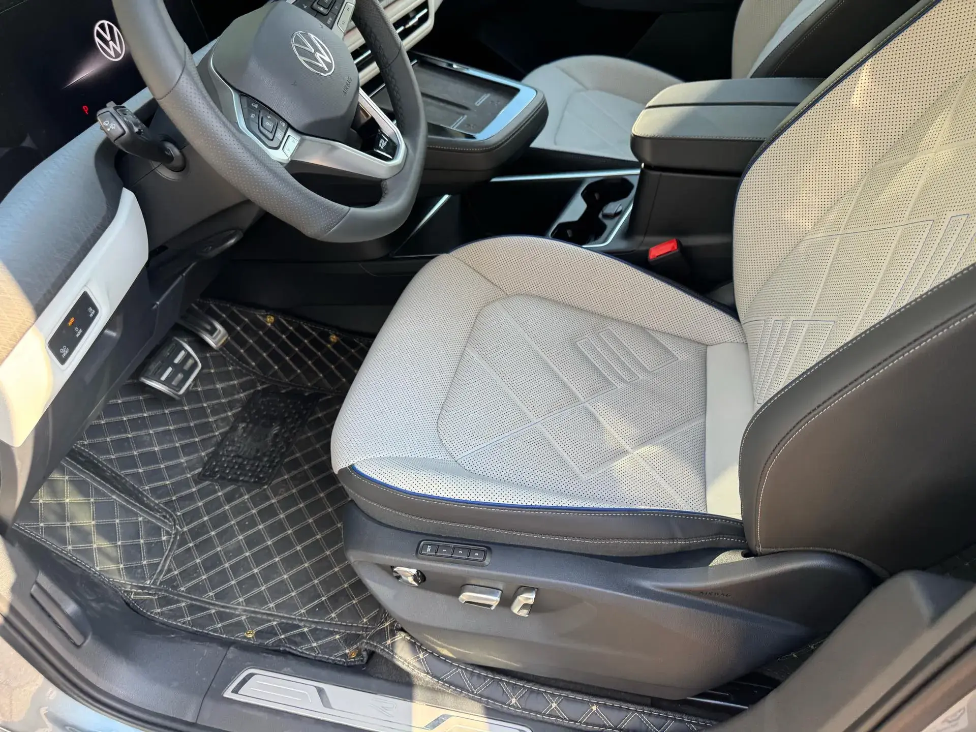 2023 VOLKSWAGEN TALAGON thumbnail 3