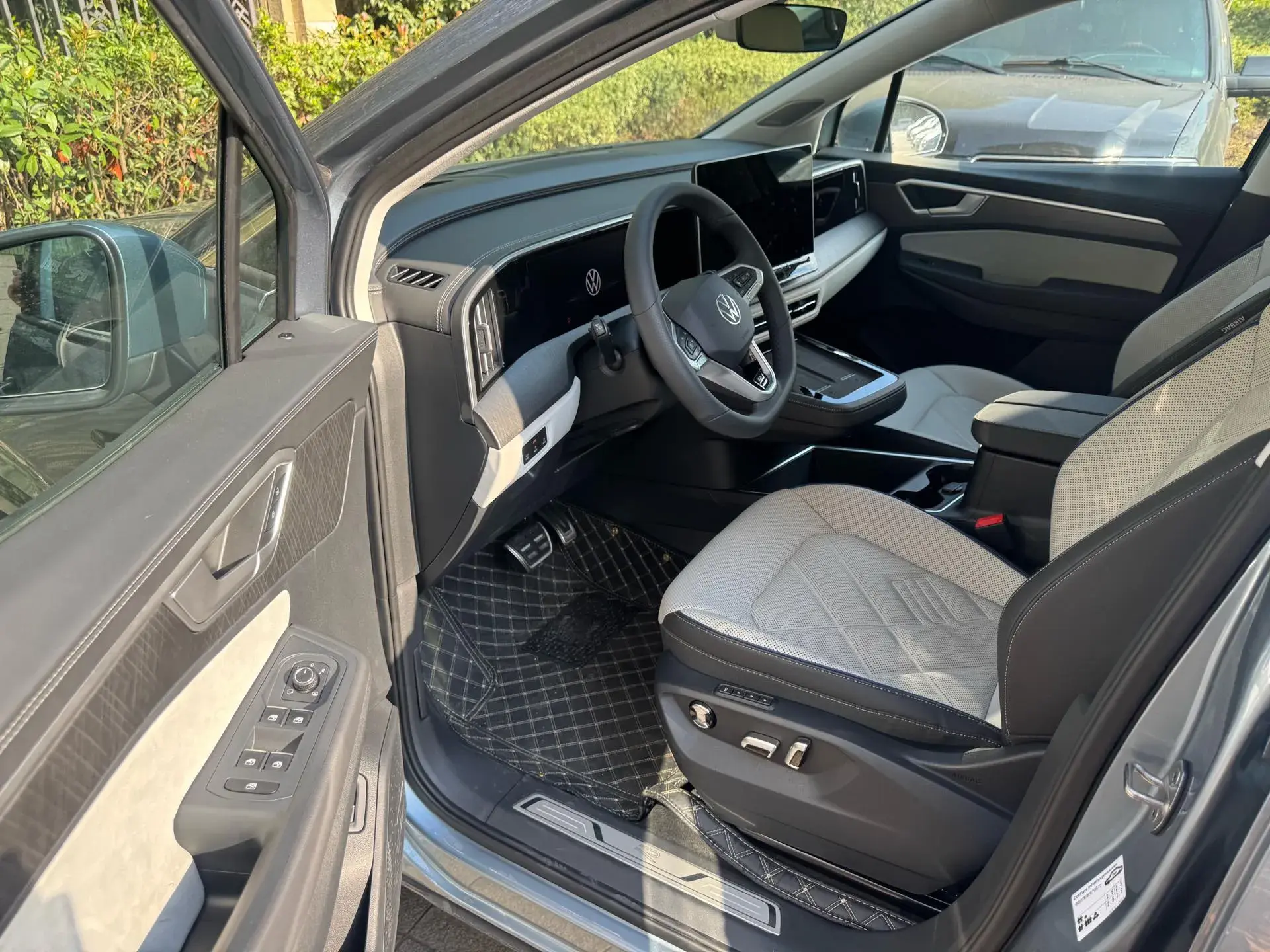 2023 VOLKSWAGEN TALAGON thumbnail 2