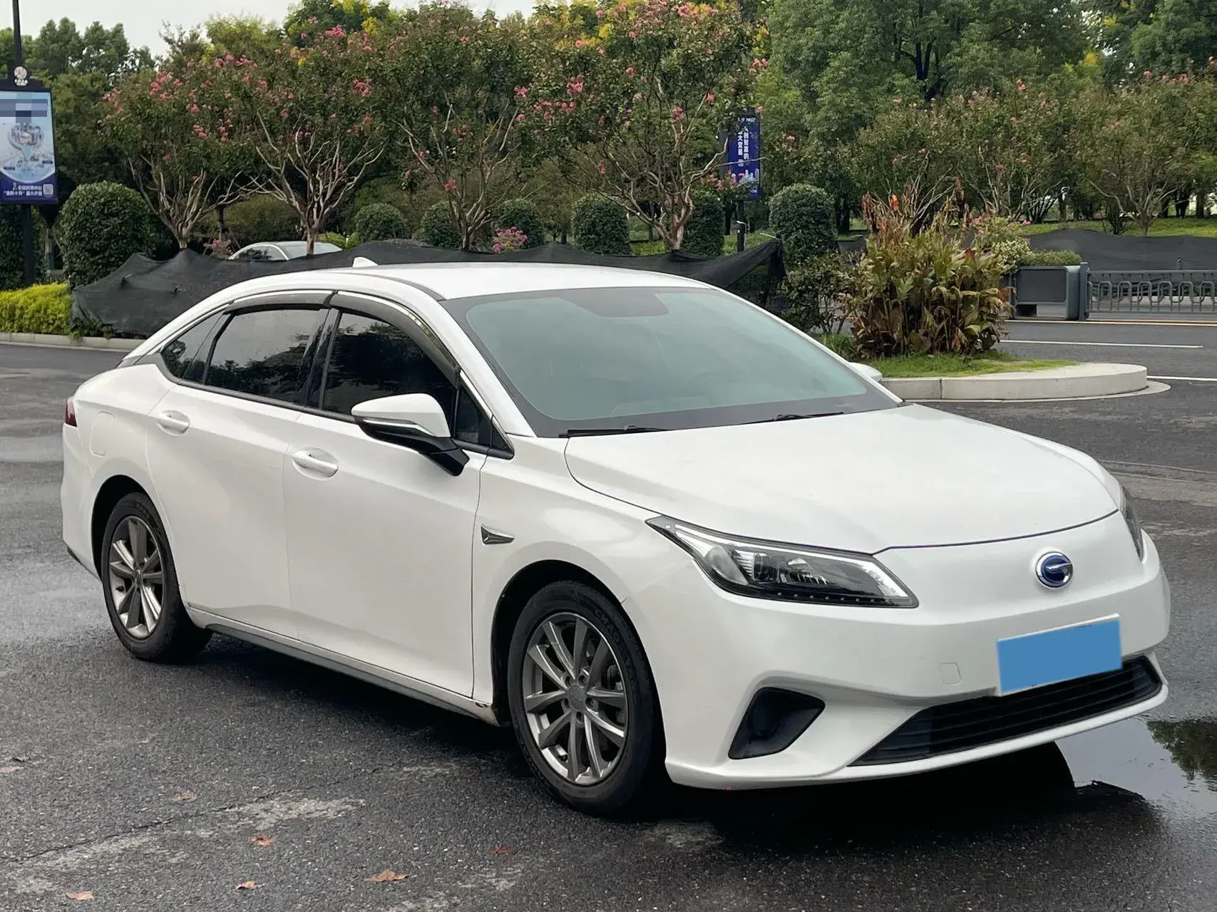 2019 AION S thumbnail 3