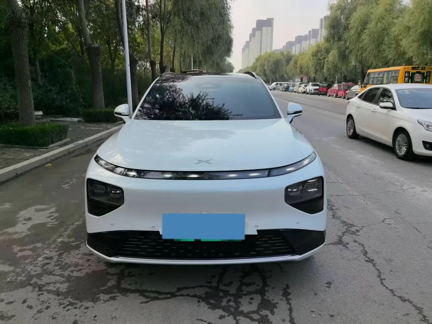 2022 XPENG G9 thumbnail 2