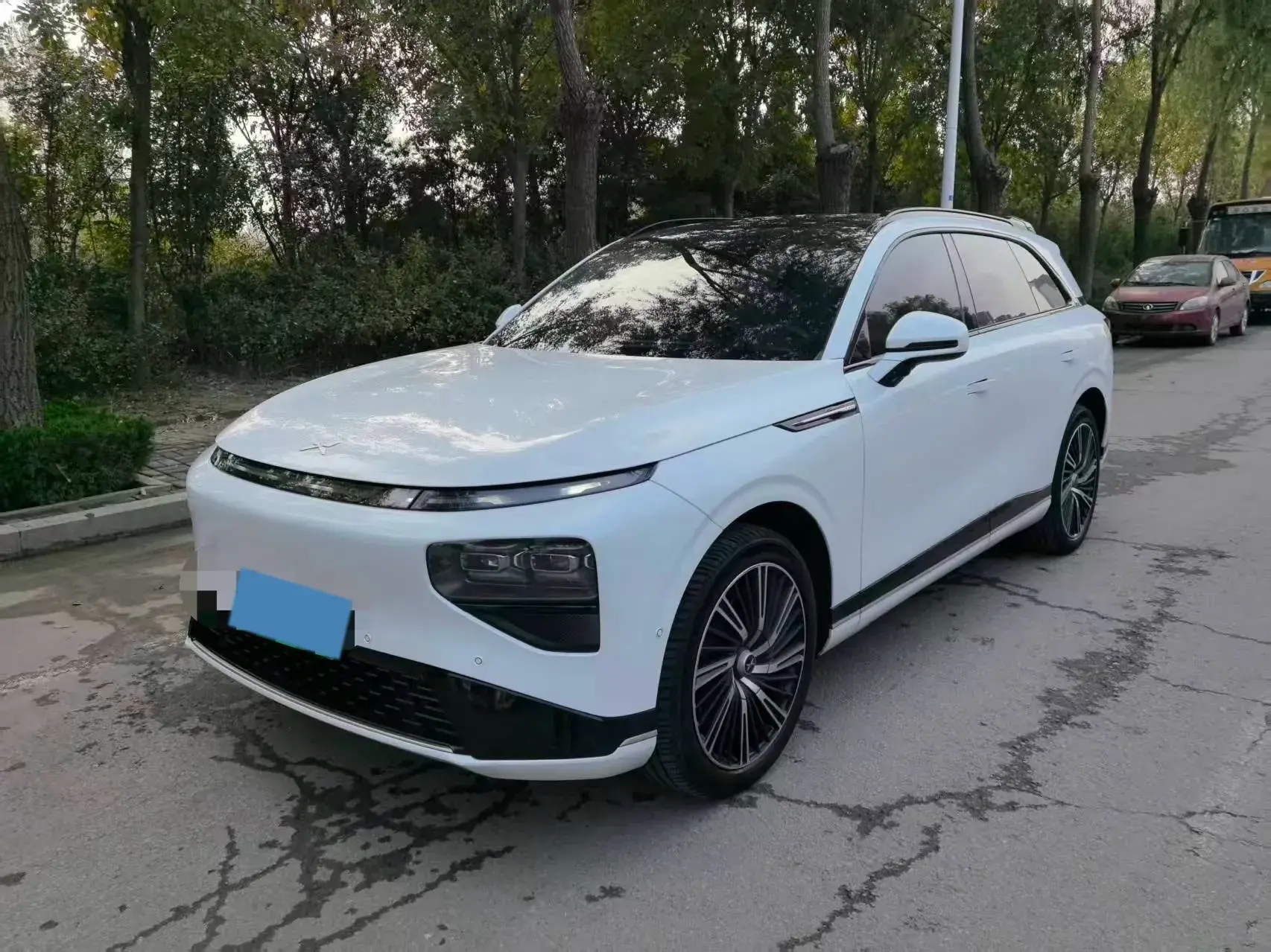 2022 XPENG G9 view 1