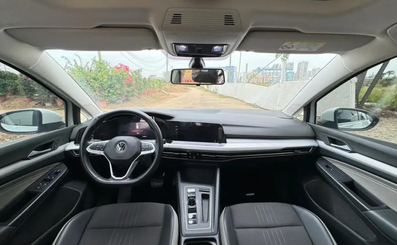 2021 VOLKSWAGEN GOLF thumbnail 4