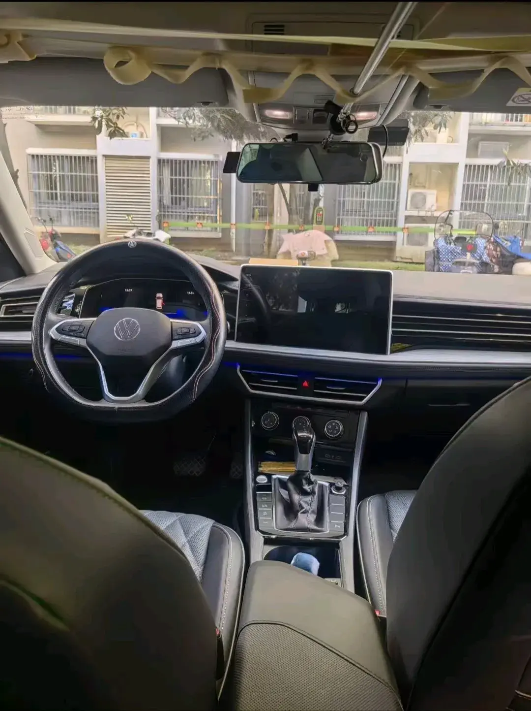 2023 VOLKSWAGEN SAGITAR thumbnail 4