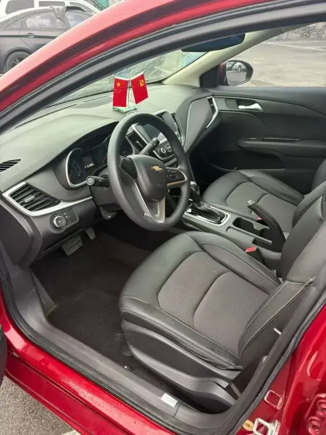 2019 CHEVROLET CAVALIER thumbnail 3