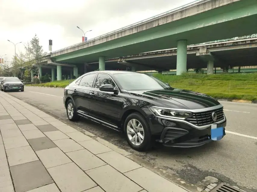 2023 VOLKSWAGEN PASSAT thumbnail 3