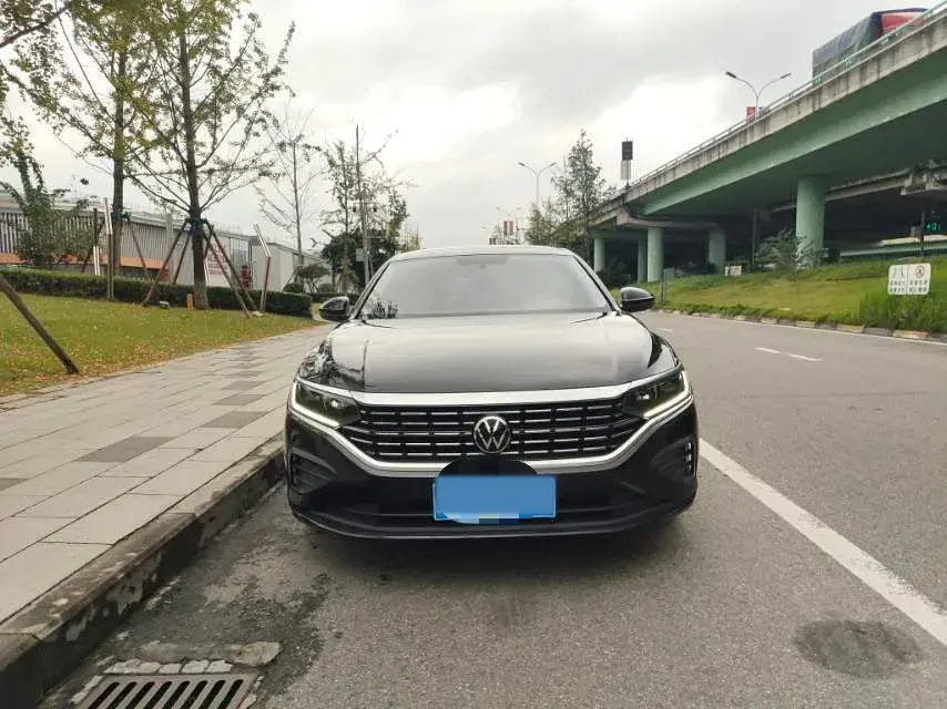 2023 VOLKSWAGEN PASSAT thumbnail 2