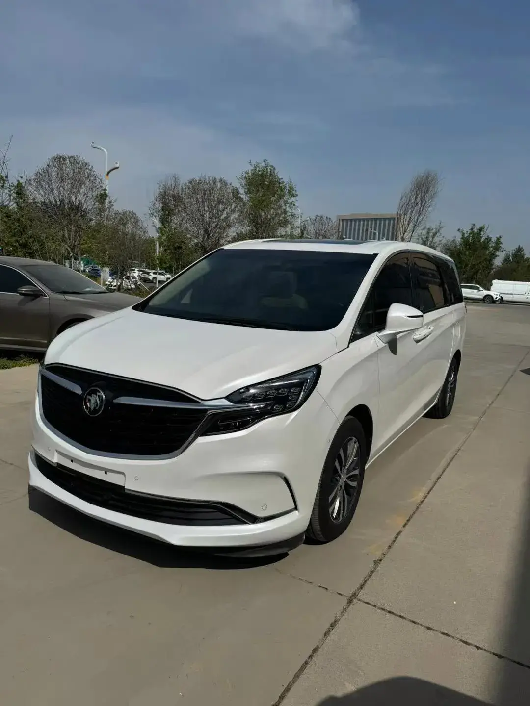 2022 BUICK GL8 view 1