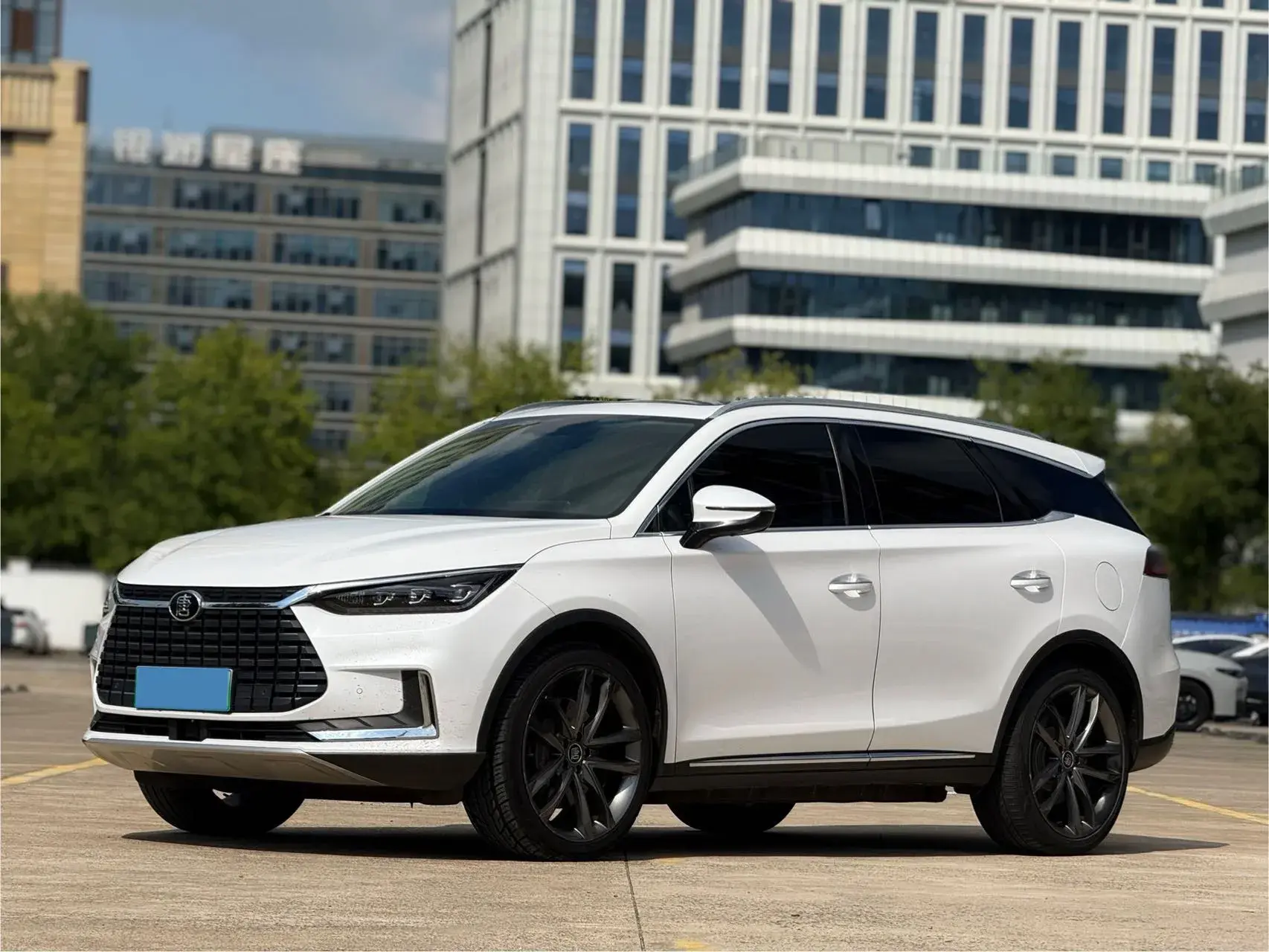 2019 BYD TANG view 1