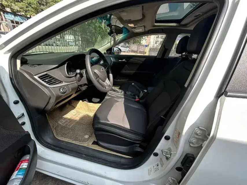 2019 CHEVROLET CAVALIER thumbnail 3