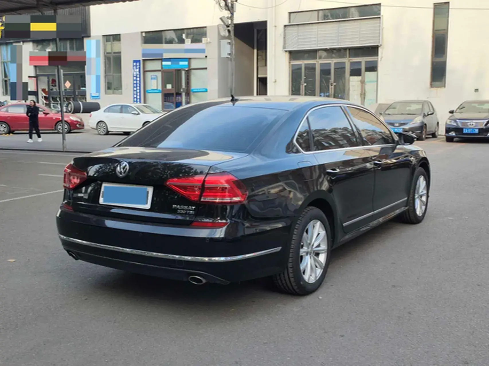 2017 VOLKSWAGEN PASSAT thumbnail 4