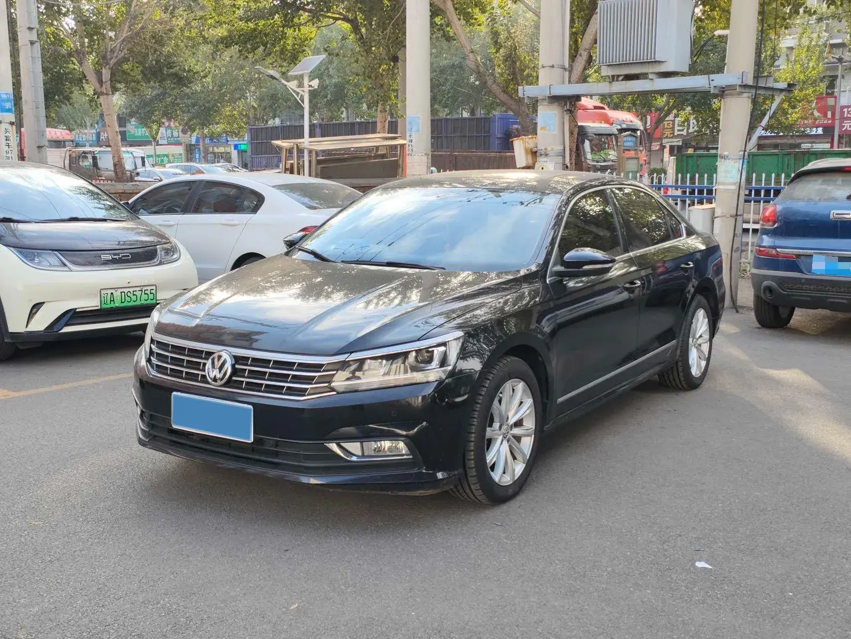 2017 VOLKSWAGEN PASSAT view 1