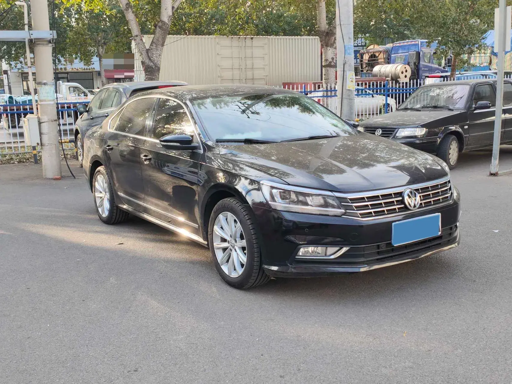 2017 VOLKSWAGEN PASSAT thumbnail 3