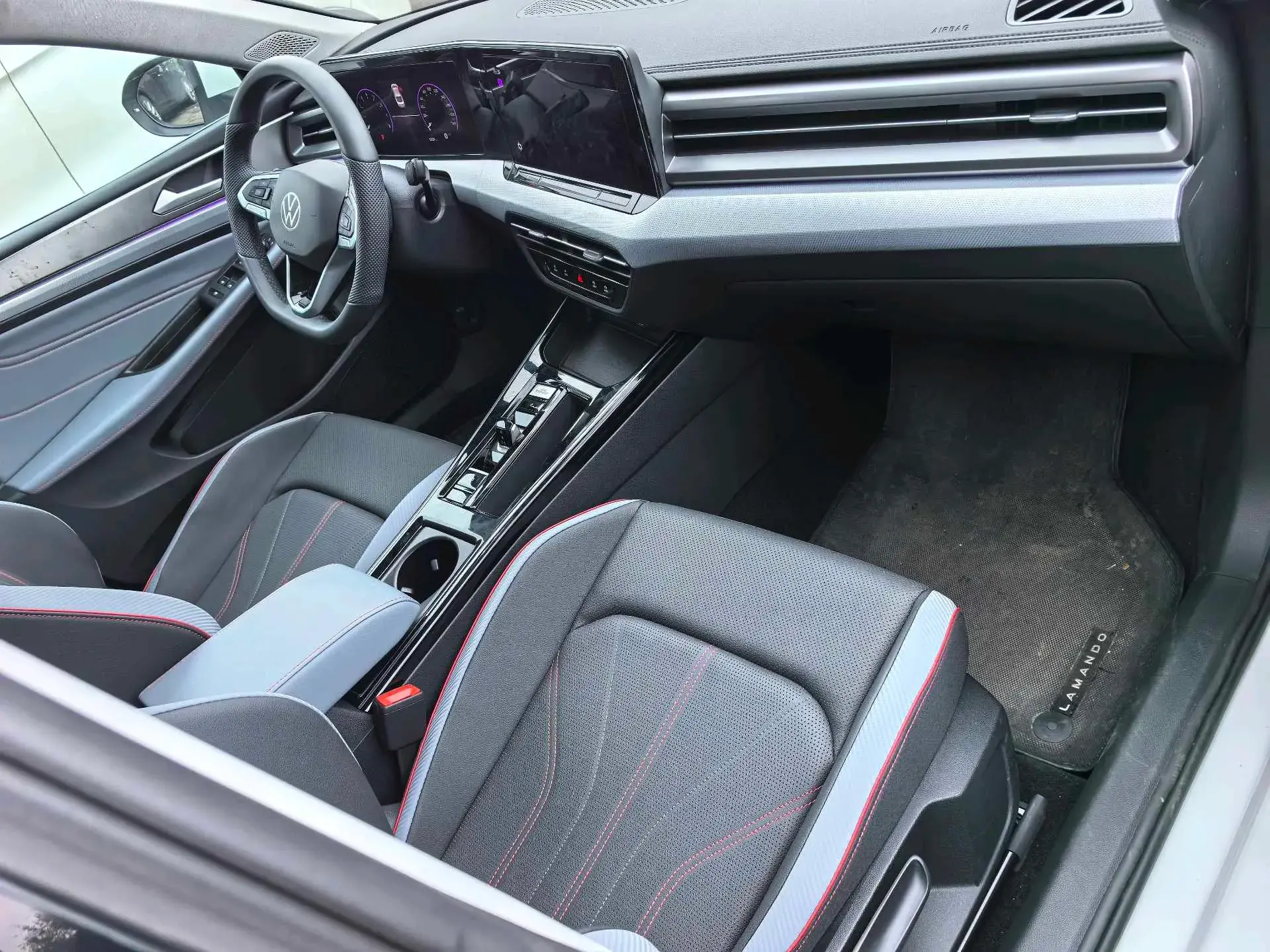 2024 VOLKSWAGEN LAMANDO thumbnail 3