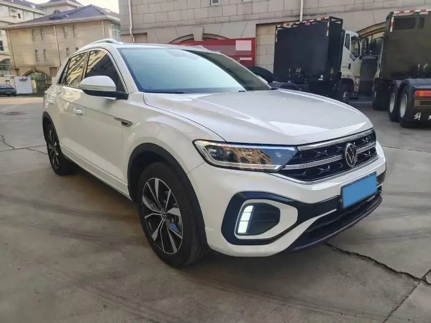 2024 VOLKSWAGEN T-ROC thumbnail 2