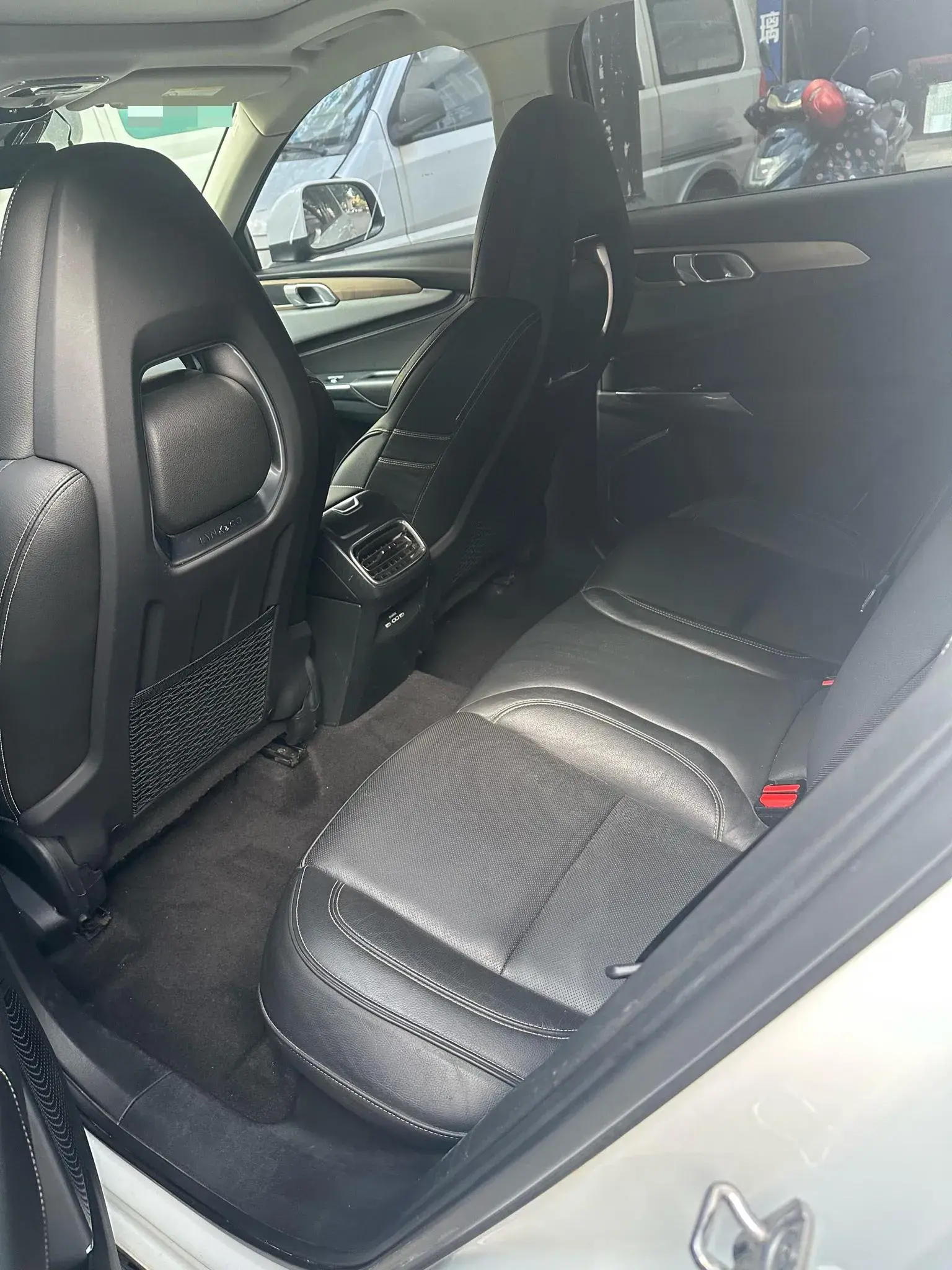 2018 LYNK&CO 01 thumbnail 4