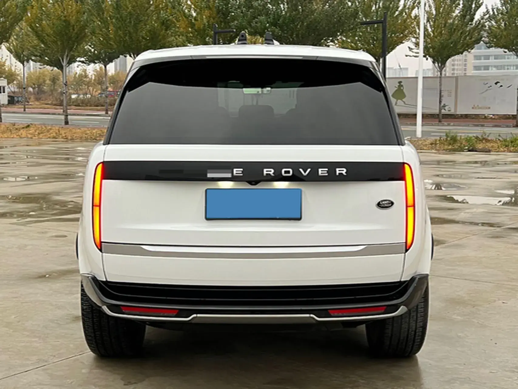 2024 LAND ROVER thumbnail 4