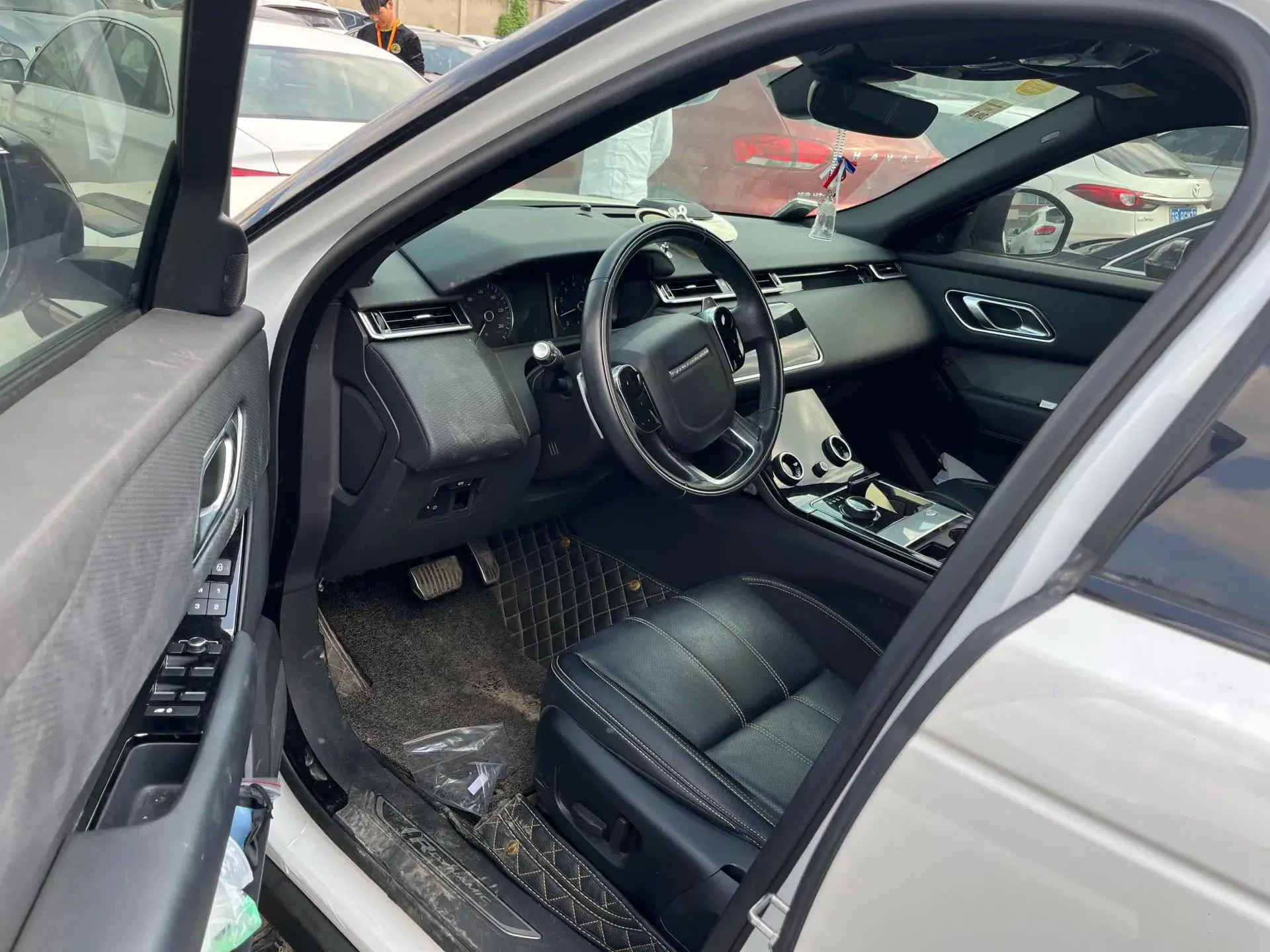 2018 LAND ROVER thumbnail 3