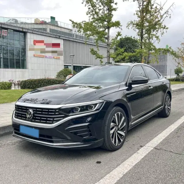 2022 VOLKSWAGEN PASSAT view 1